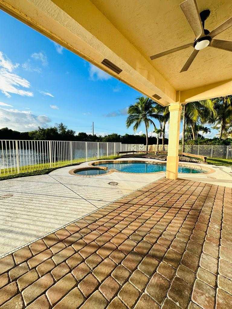 Small Image of 1887 HARBOR VIEW CIR, Weston Number 3