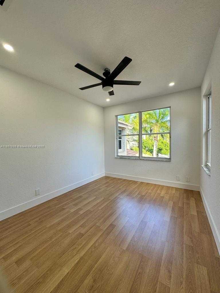 Small Image of 1887 HARBOR VIEW CIR, Weston Number 30