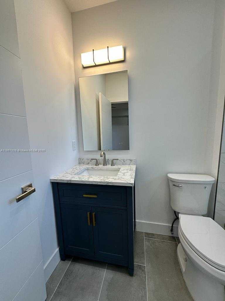 Small Image of 1887 HARBOR VIEW CIR, Weston Number 33