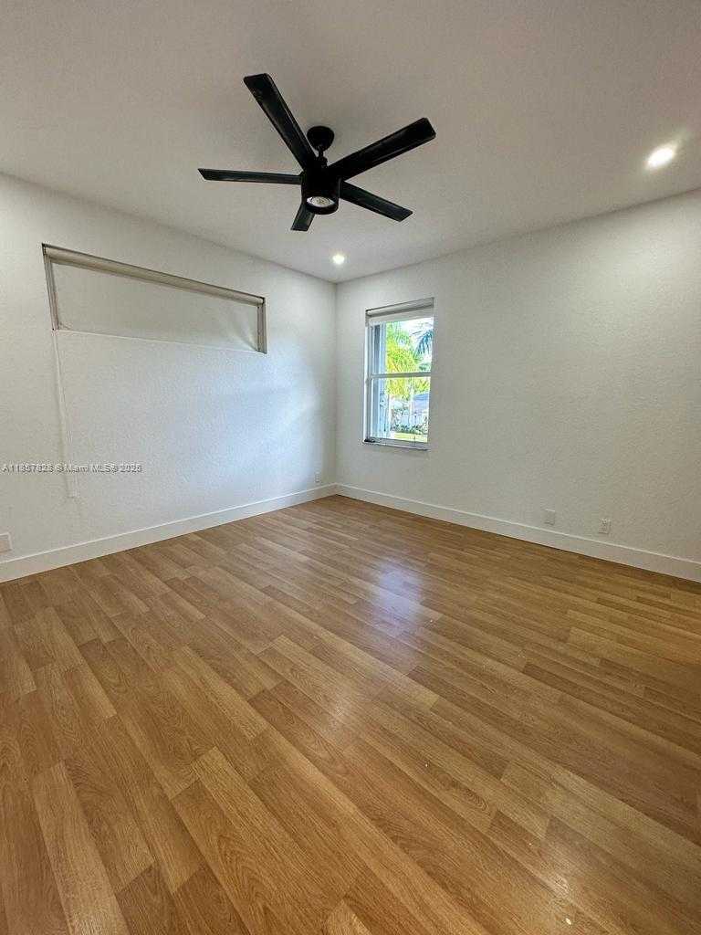 Small Image of 1887 HARBOR VIEW CIR, Weston Number 34
