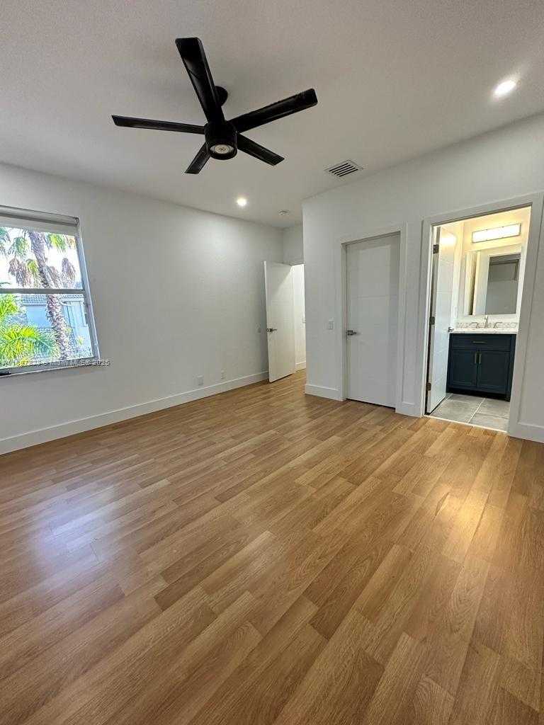 Small Image of 1887 HARBOR VIEW CIR, Weston Number 40