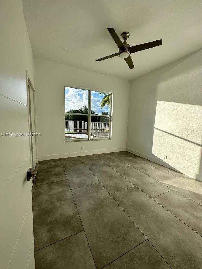Small Image of 1887 HARBOR VIEW CIR, Weston Number 41