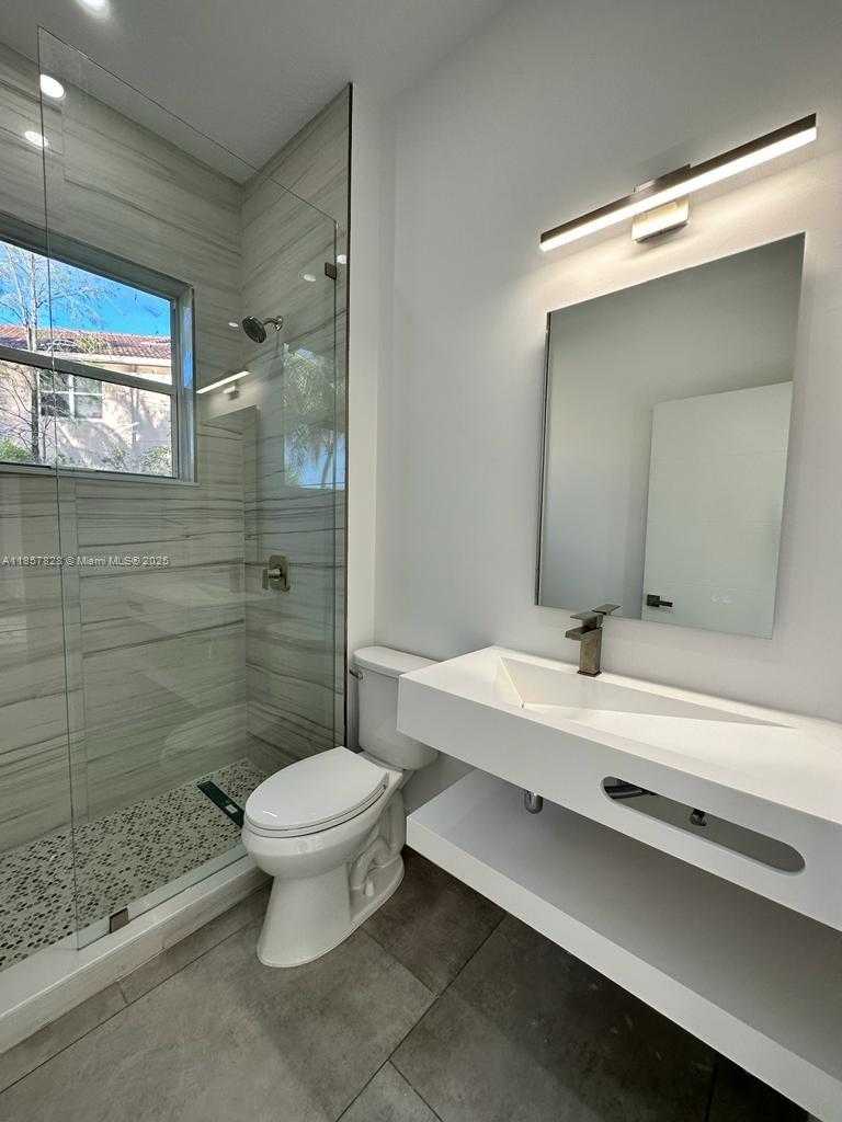 Small Image of 1887 HARBOR VIEW CIR, Weston Number 44