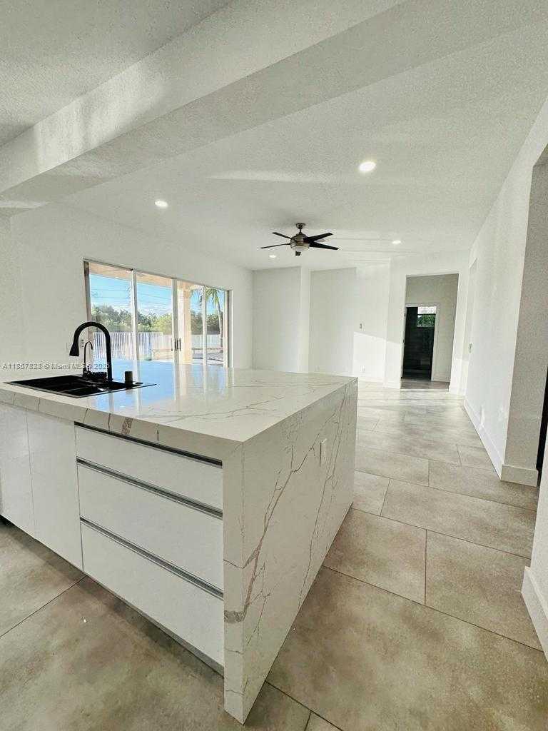 Small Image of 1887 HARBOR VIEW CIR, Weston Number 51
