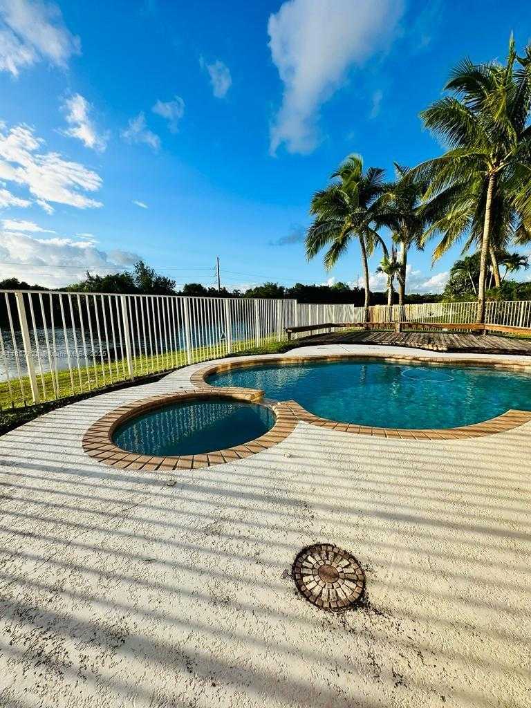 Small Image of 1887 HARBOR VIEW CIR, Weston Number 56
