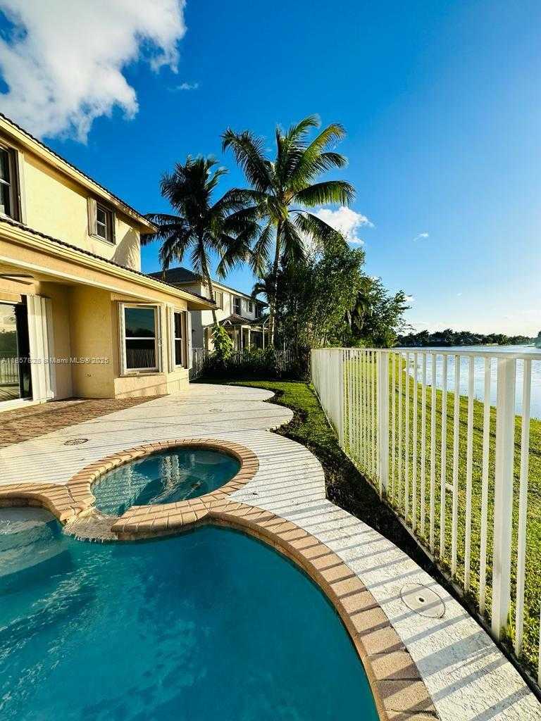 Small Image of 1887 HARBOR VIEW CIR, Weston Number 57