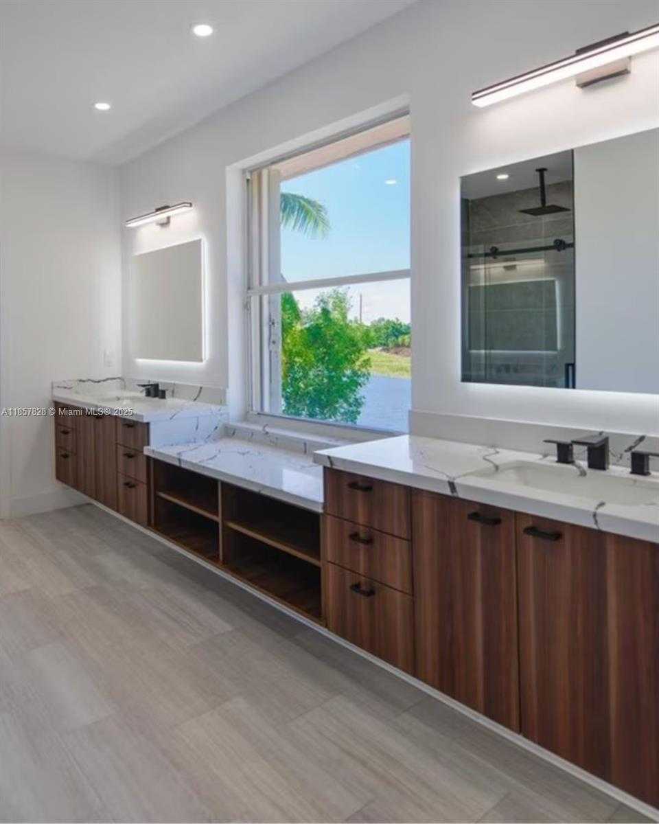 Small Image of 1887 HARBOR VIEW CIR, Weston Number 6
