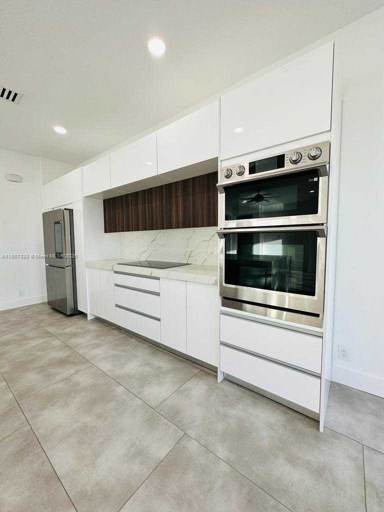Small Image of 1887 HARBOR VIEW CIR, Weston Number 7
