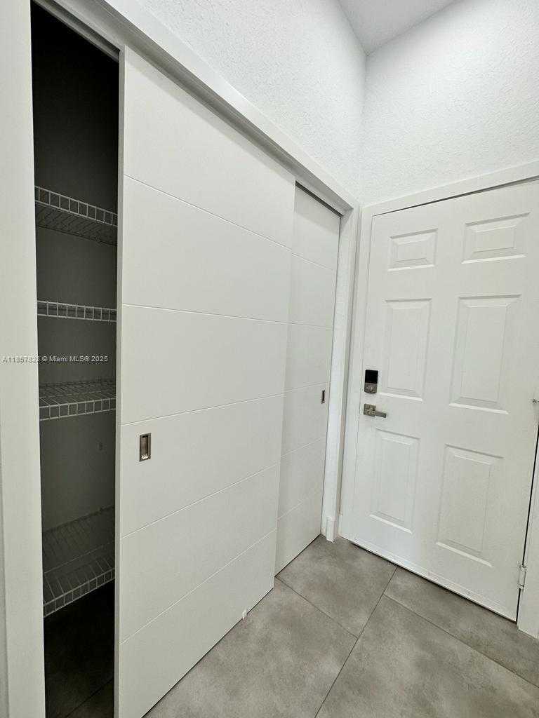 Small Image of 1887 HARBOR VIEW CIR, Weston Number 70