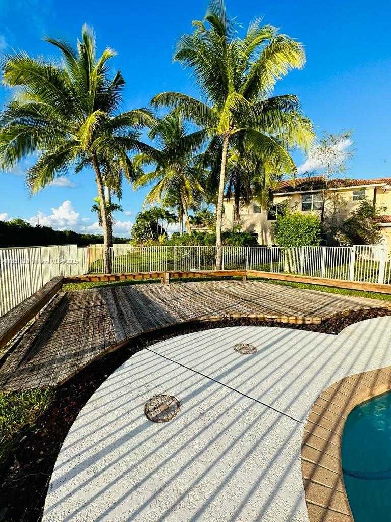 Small Image of 1887 HARBOR VIEW CIR, Weston Number 74