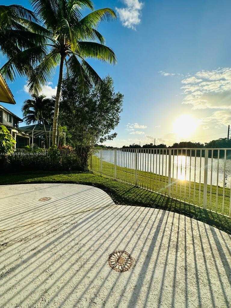 Small Image of 1887 HARBOR VIEW CIR, Weston Number 75