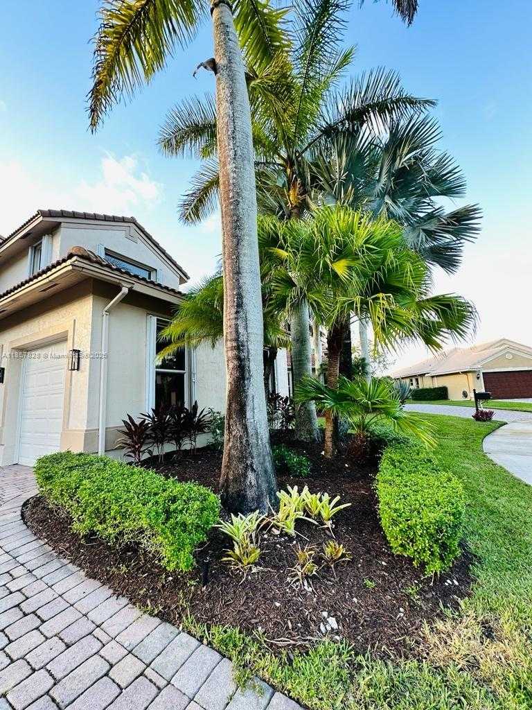 Small Image of 1887 HARBOR VIEW CIR, Weston Number 80