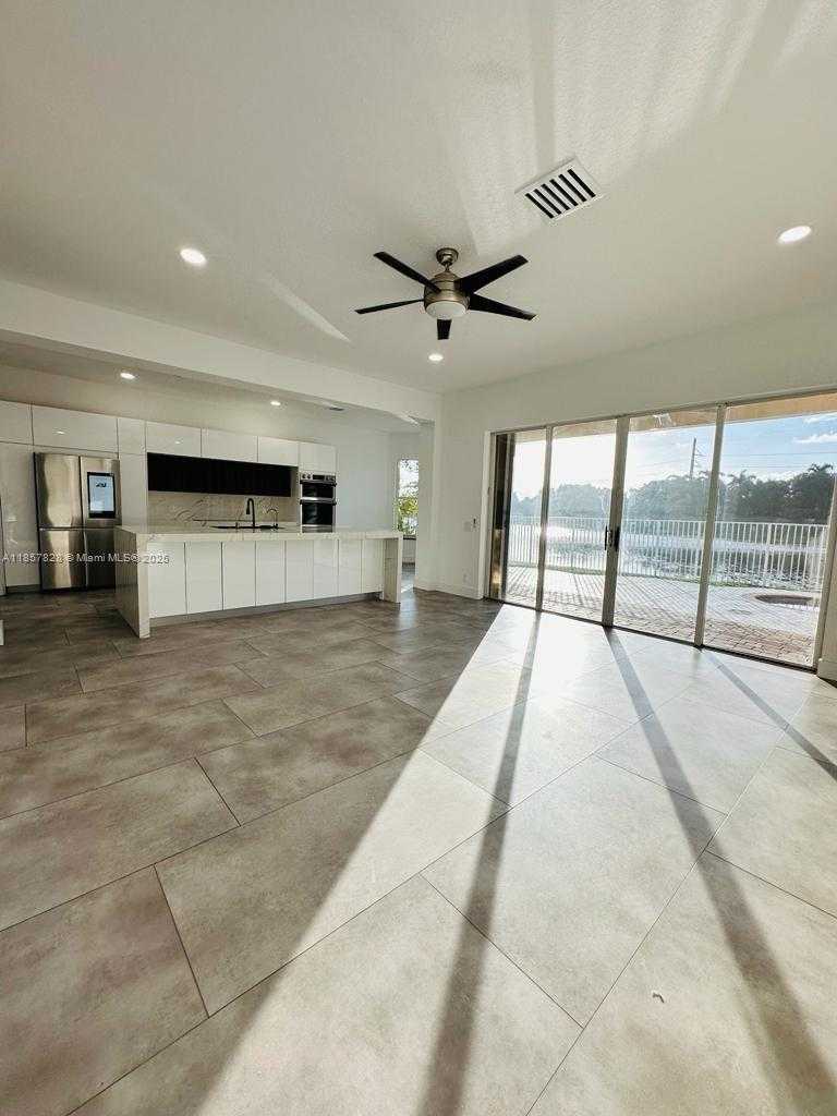 Small Image of 1887 HARBOR VIEW CIR, Weston Number 9