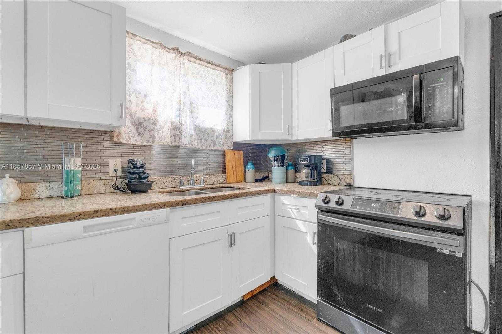 Small Image of 1675 NORTH EAST 160TH ST, North Miami Beach Number 19