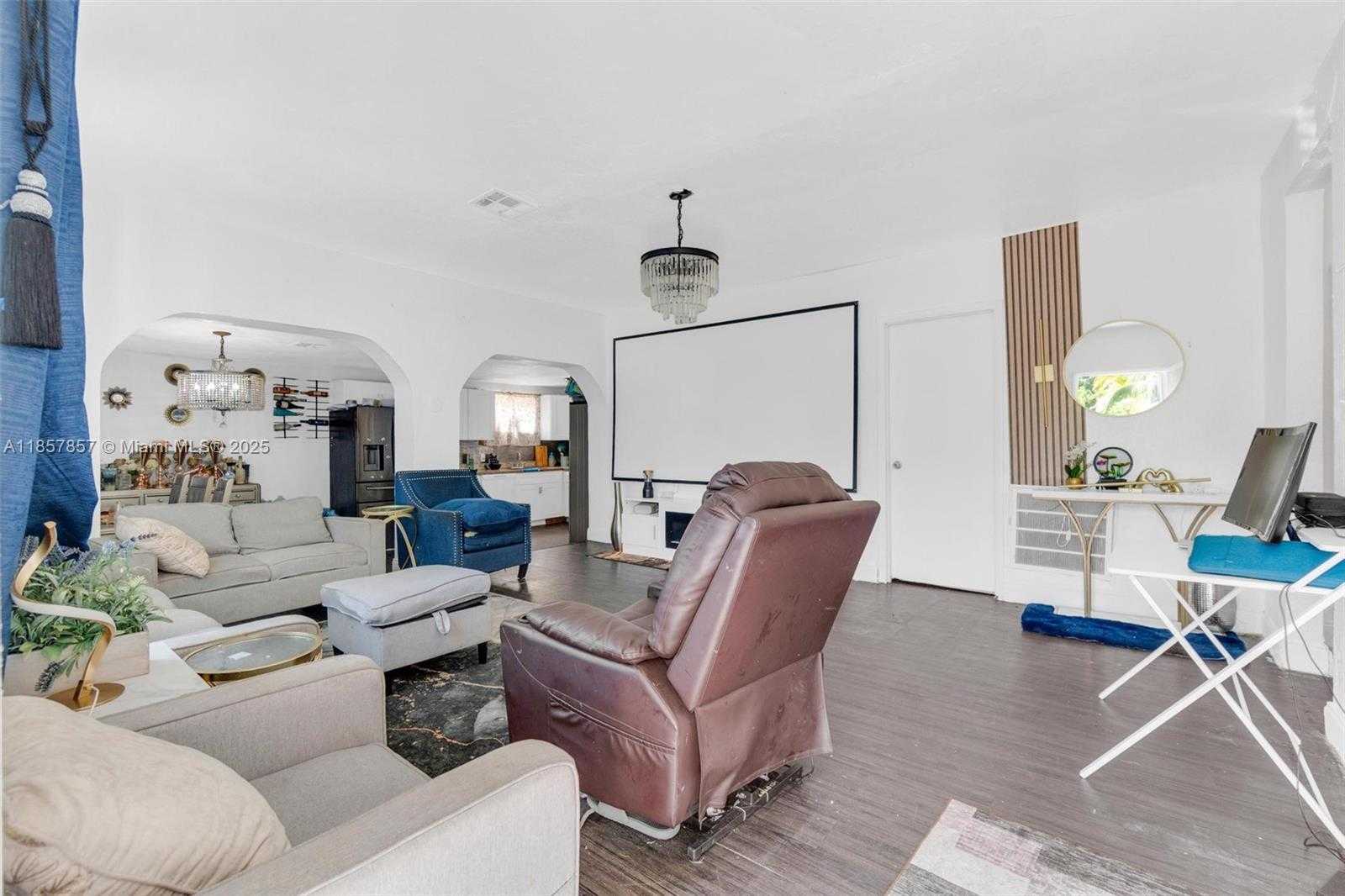 Small Image of 1675 NORTH EAST 160TH ST, North Miami Beach Number 21