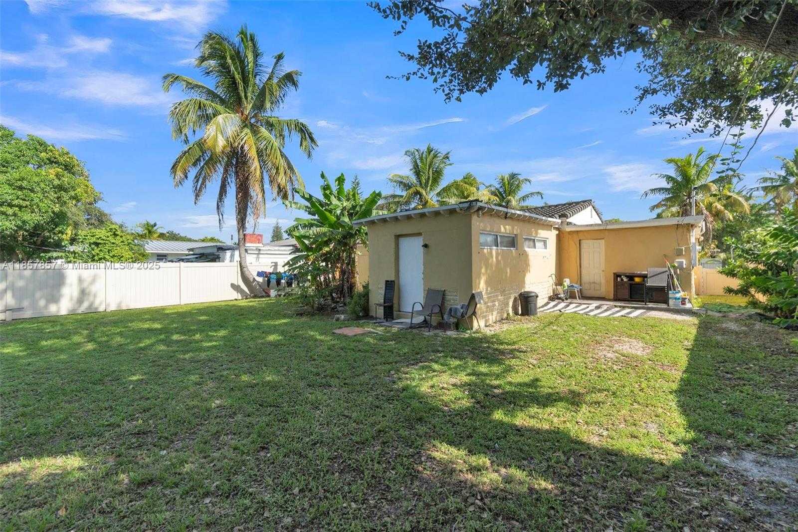 Small Image of 1675 NORTH EAST 160TH ST, North Miami Beach Number 24