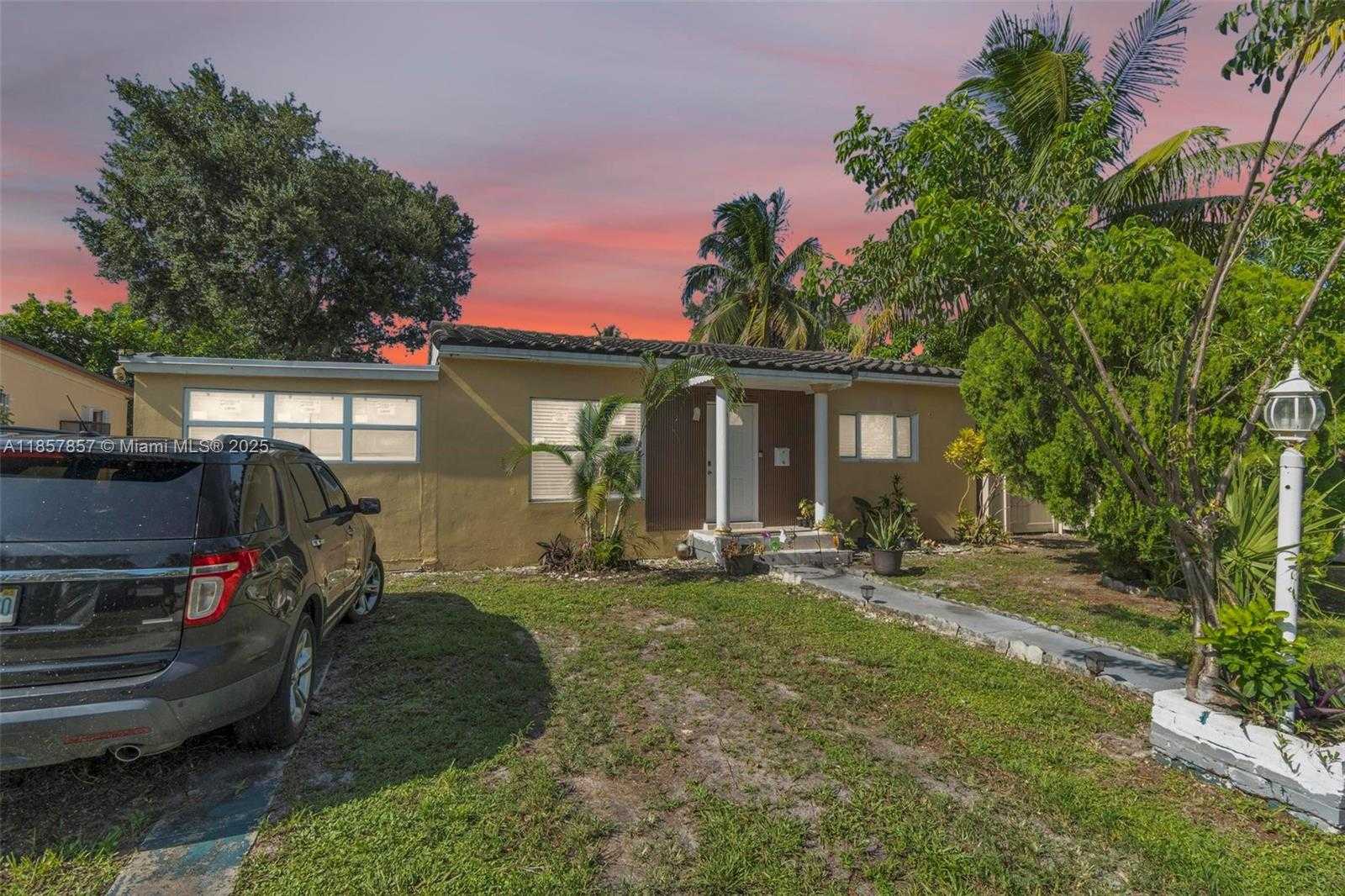 Small Image of 1675 NORTH EAST 160TH ST, North Miami Beach Number 25