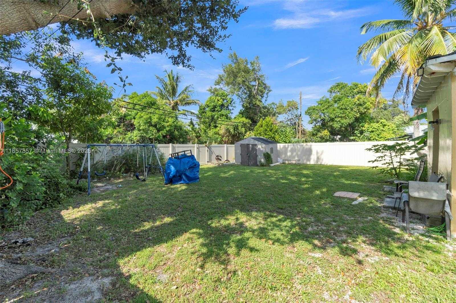 Small Image of 1675 NORTH EAST 160TH ST, North Miami Beach Number 26
