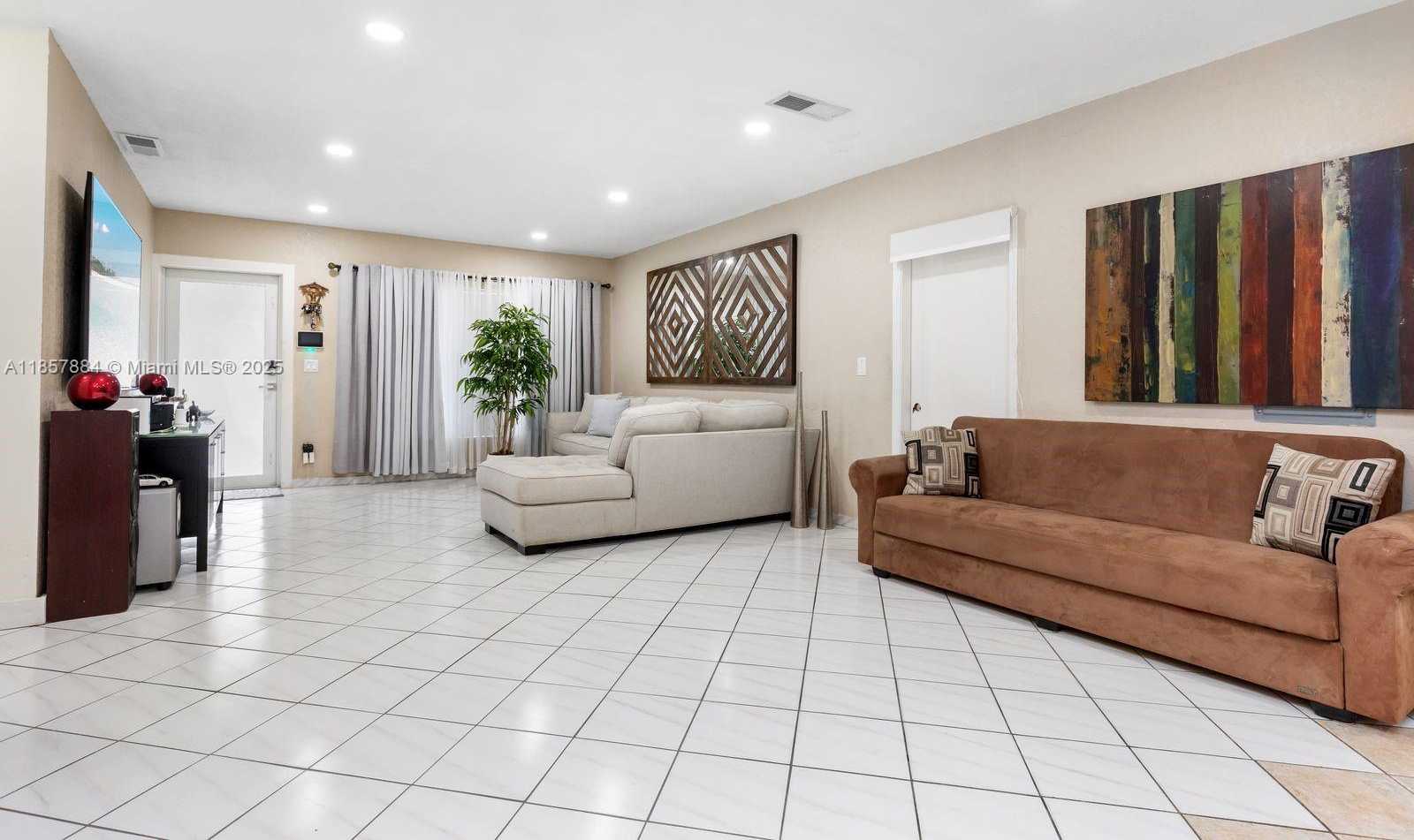 Small Image of 6285 WEST 6TH AVE, Hialeah Number 10