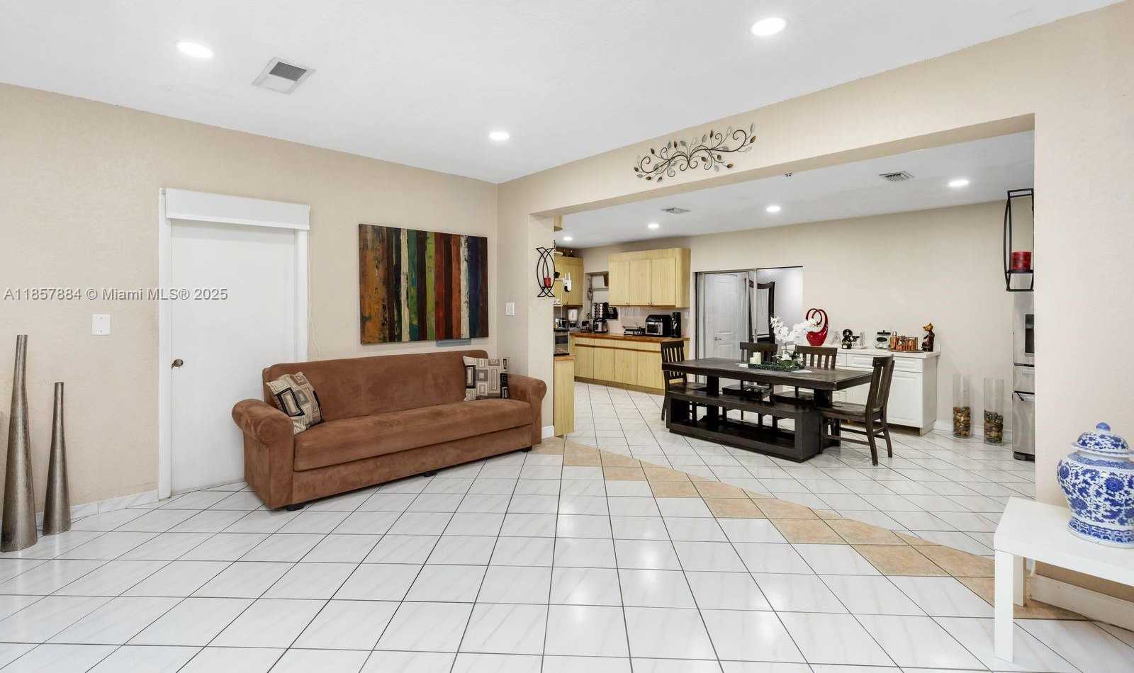 Small Image of 6285 WEST 6TH AVE, Hialeah Number 11