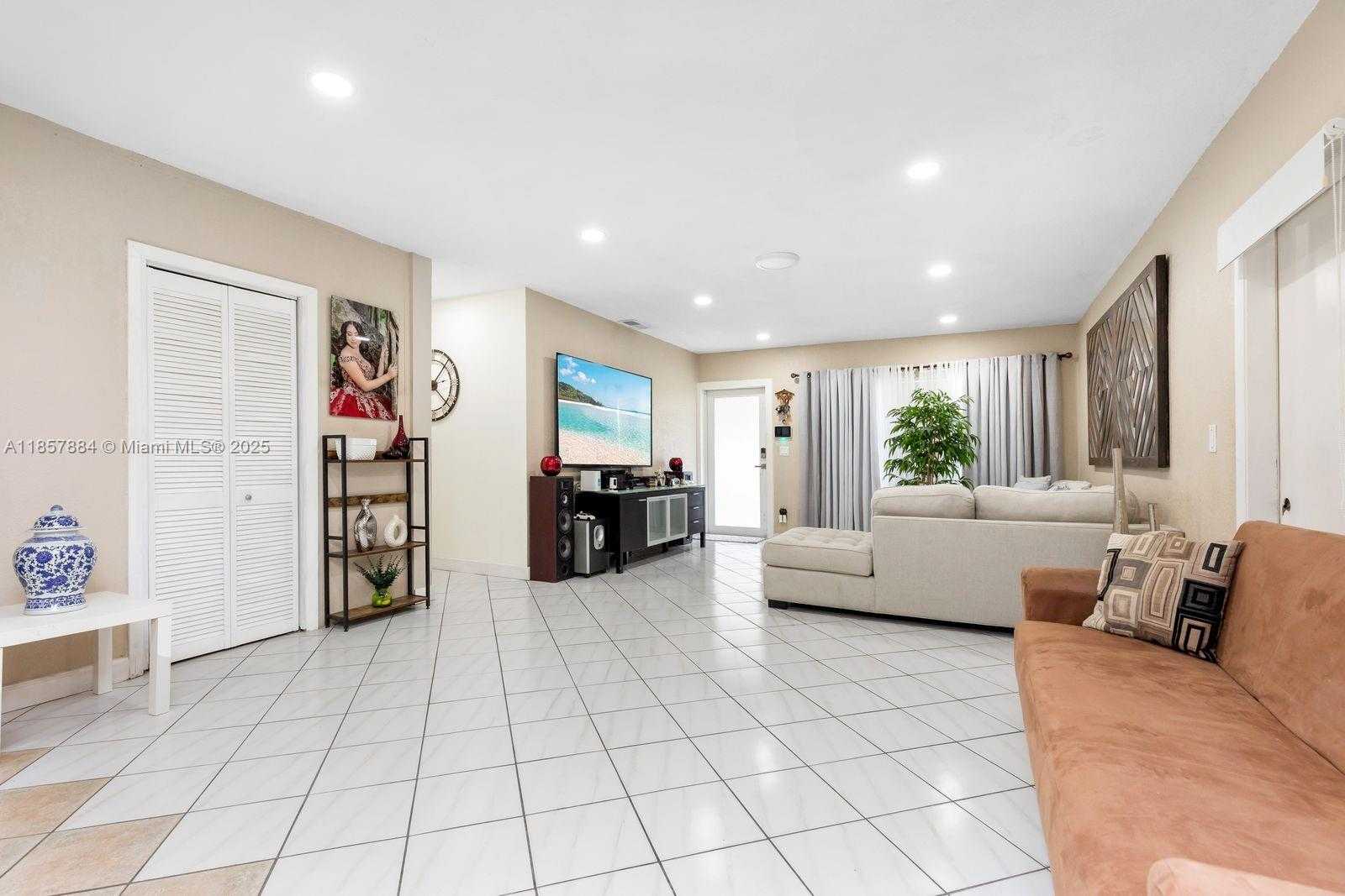 Small Image of 6285 WEST 6TH AVE, Hialeah Number 13