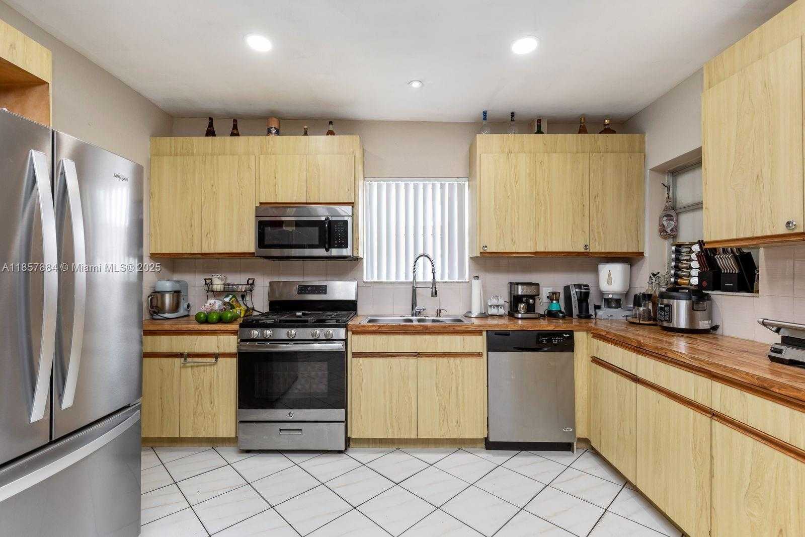 Small Image of 6285 WEST 6TH AVE, Hialeah Number 17