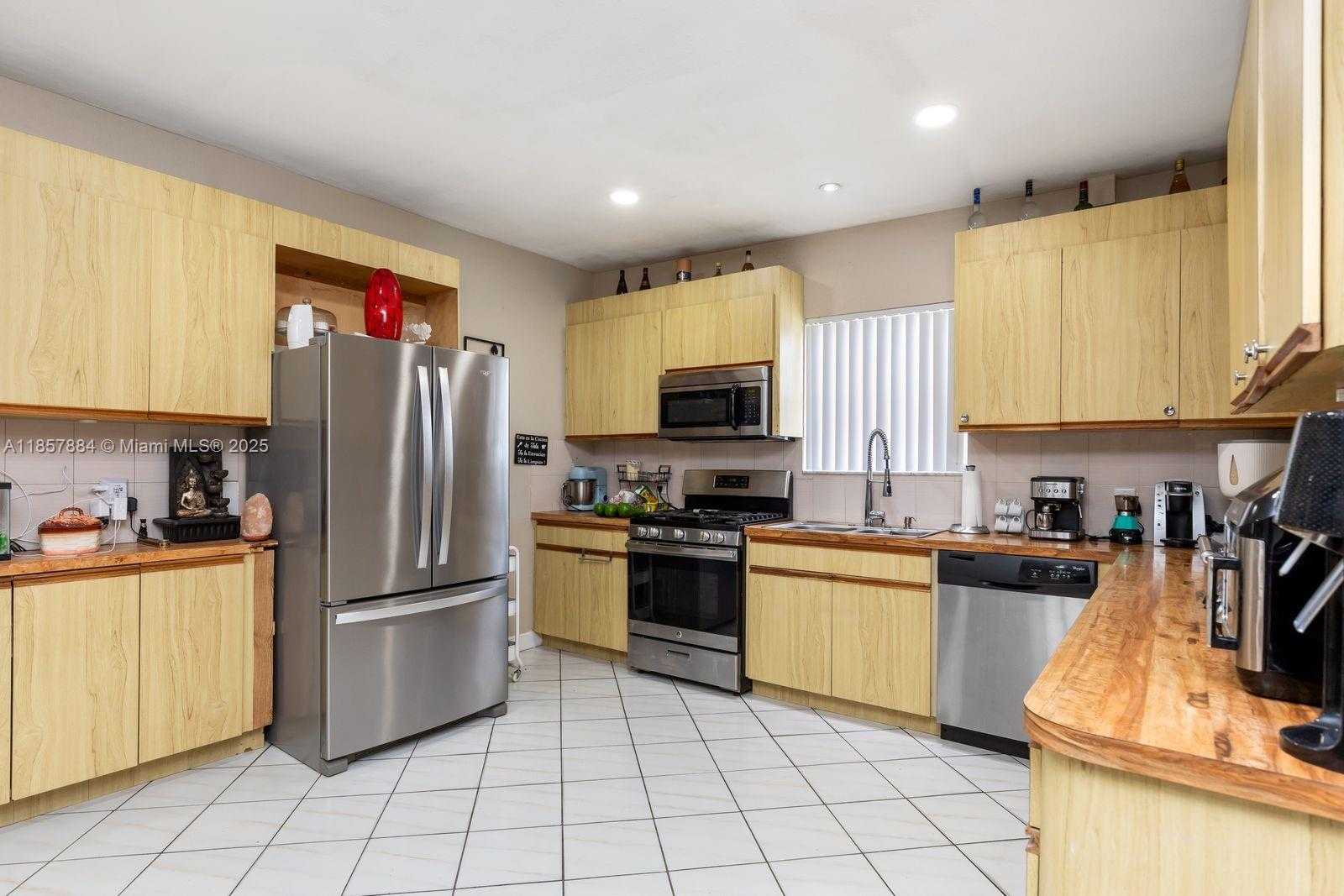 Small Image of 6285 WEST 6TH AVE, Hialeah Number 18