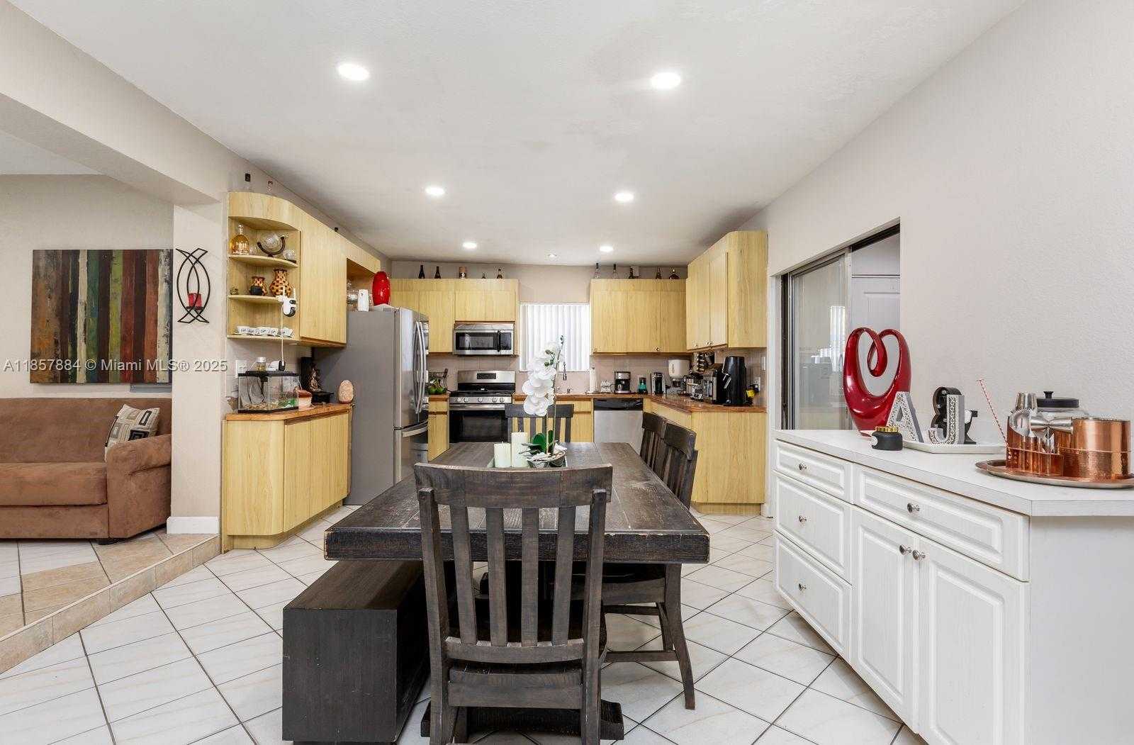 Small Image of 6285 WEST 6TH AVE, Hialeah Number 19