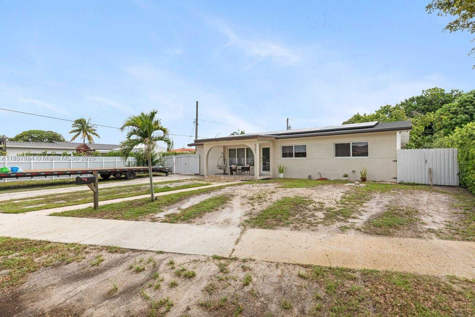 Small Image of 6285 WEST 6TH AVE, Hialeah Number 2