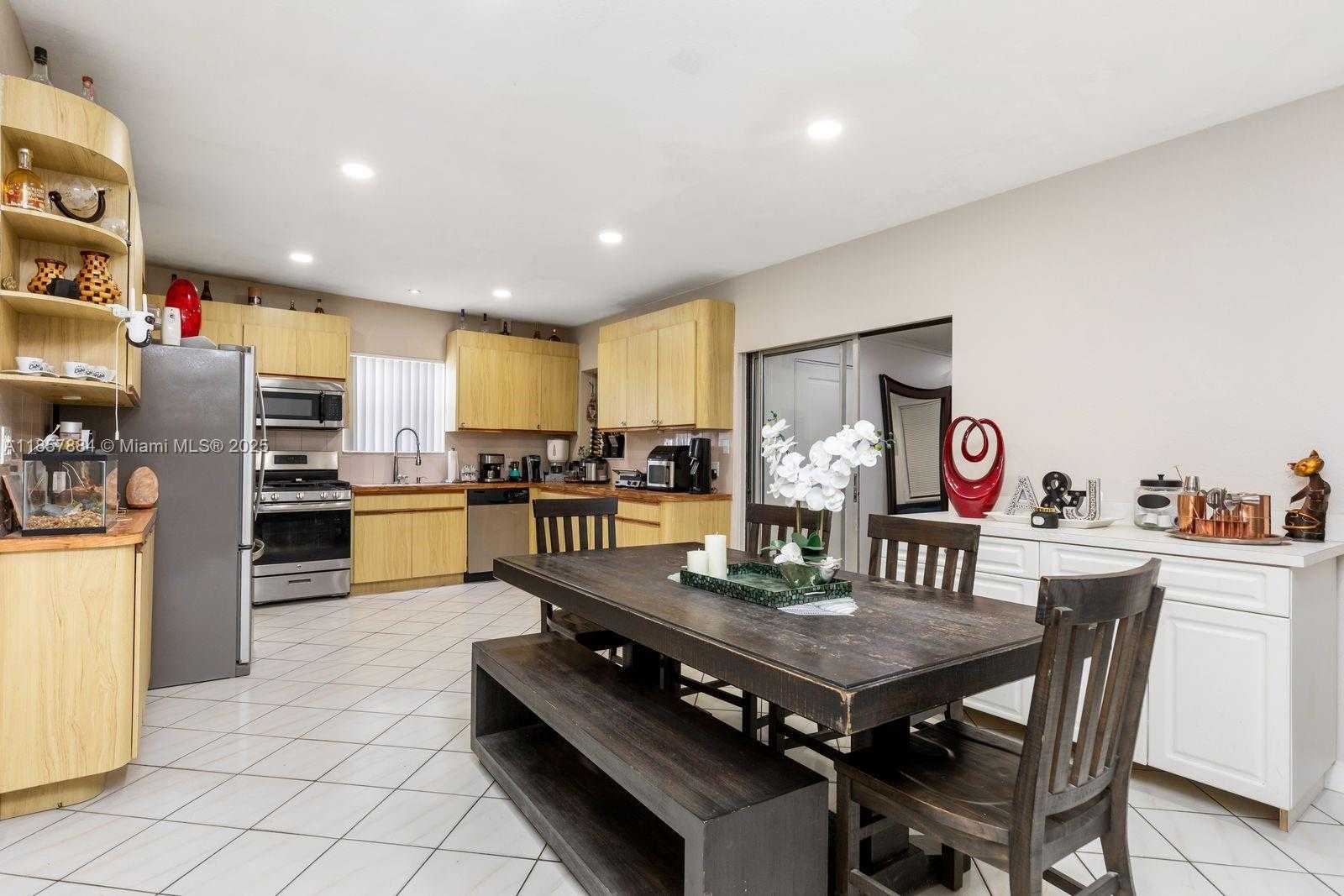 Small Image of 6285 WEST 6TH AVE, Hialeah Number 20