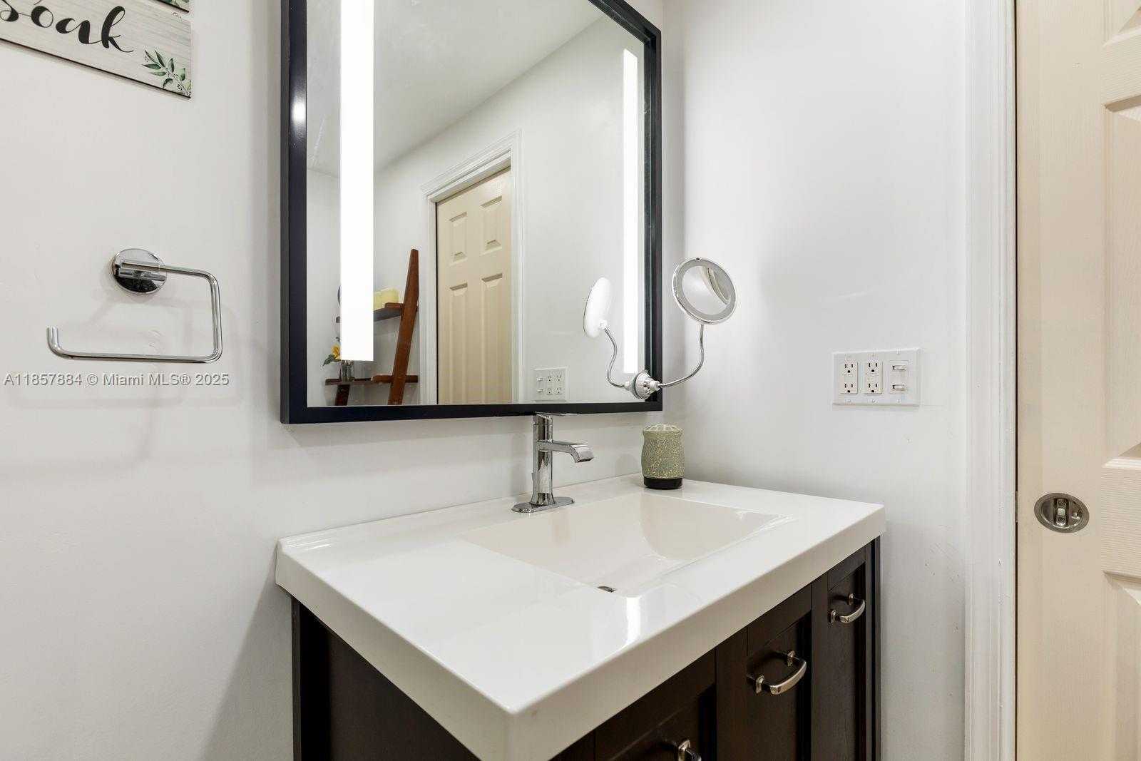 Small Image of 6285 WEST 6TH AVE, Hialeah Number 22