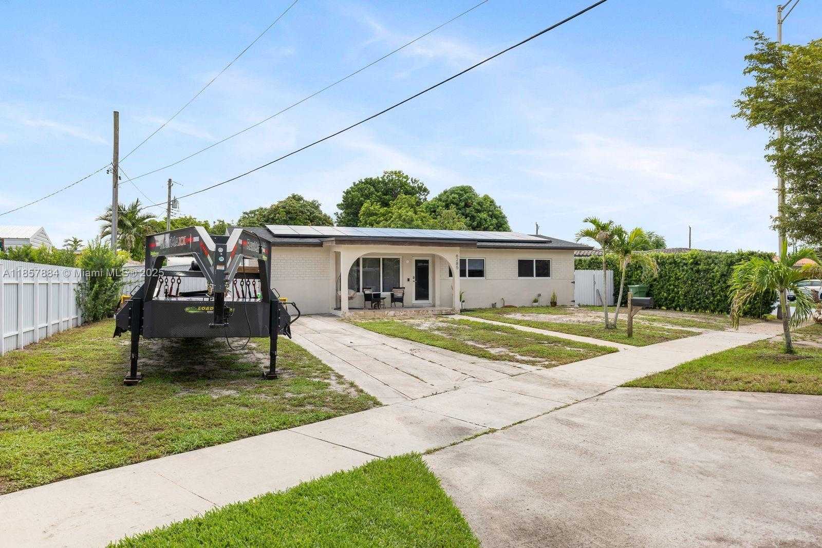 Small Image of 6285 WEST 6TH AVE, Hialeah Number 4