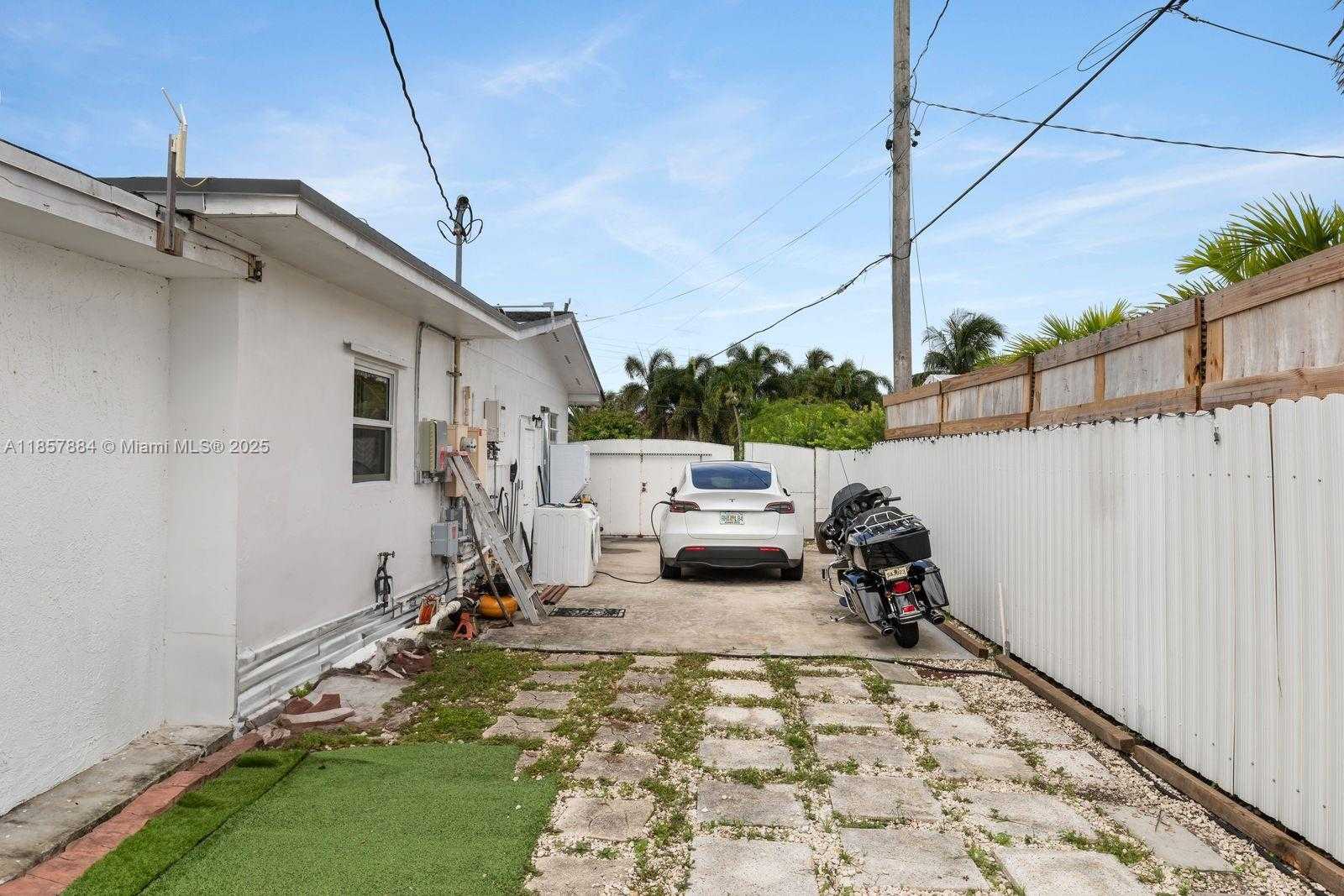 Small Image of 6285 WEST 6TH AVE, Hialeah Number 5
