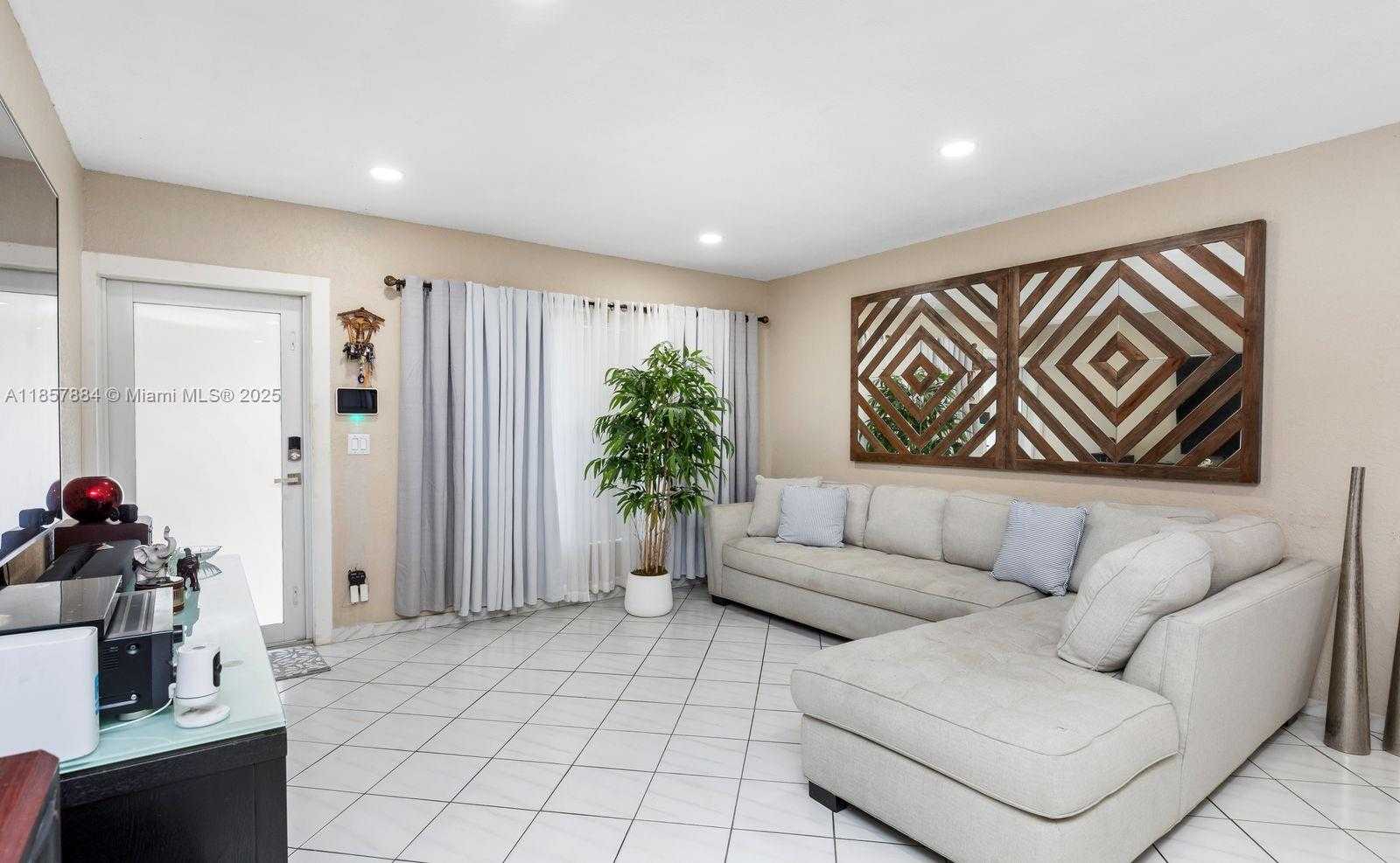Small Image of 6285 WEST 6TH AVE, Hialeah Number 7
