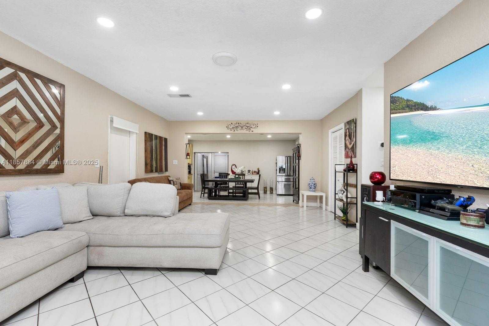 Small Image of 6285 WEST 6TH AVE, Hialeah Number 9