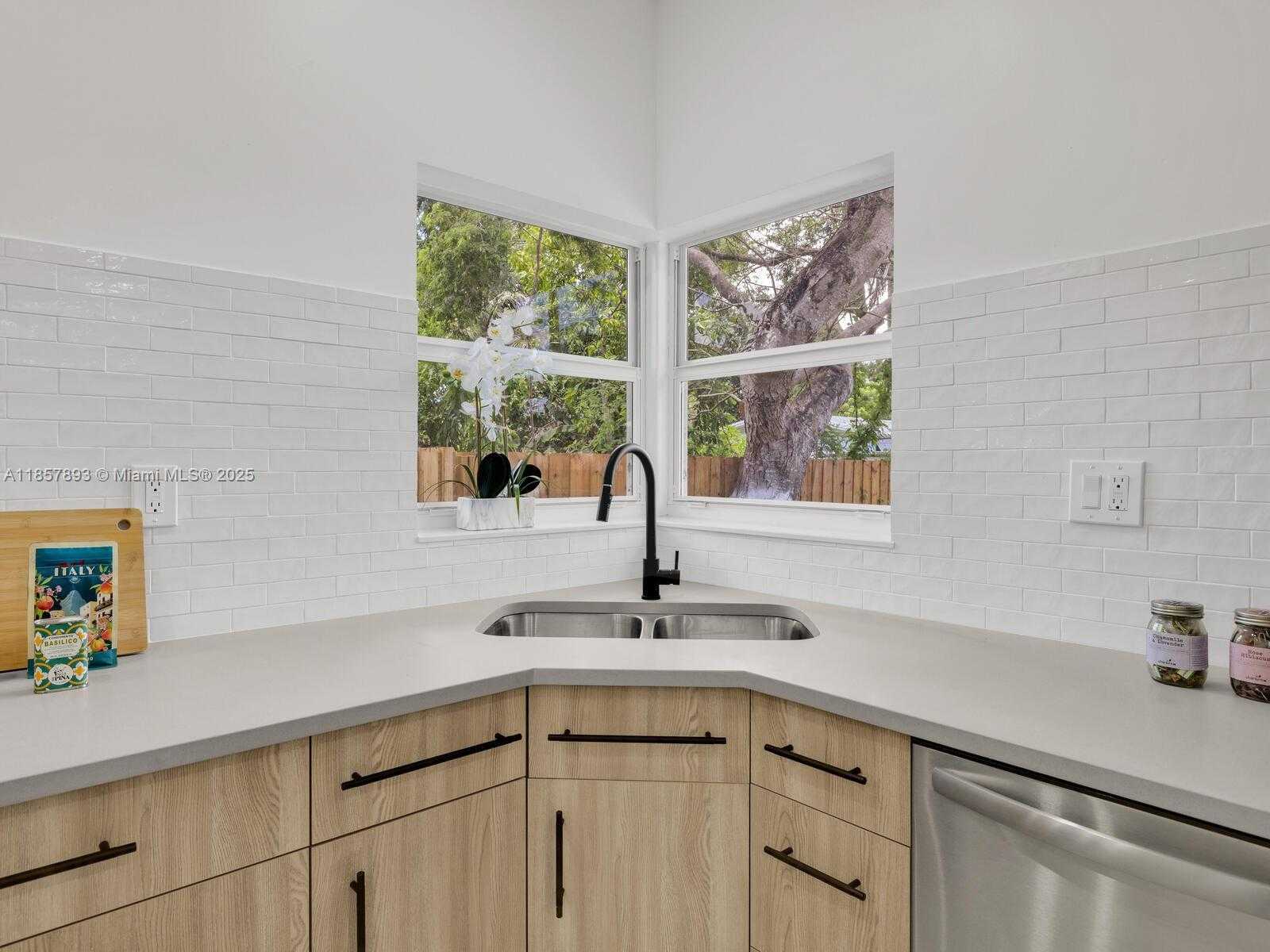 Small Image of 1371 NORTH EAST 115TH ST, Miami Number 20
