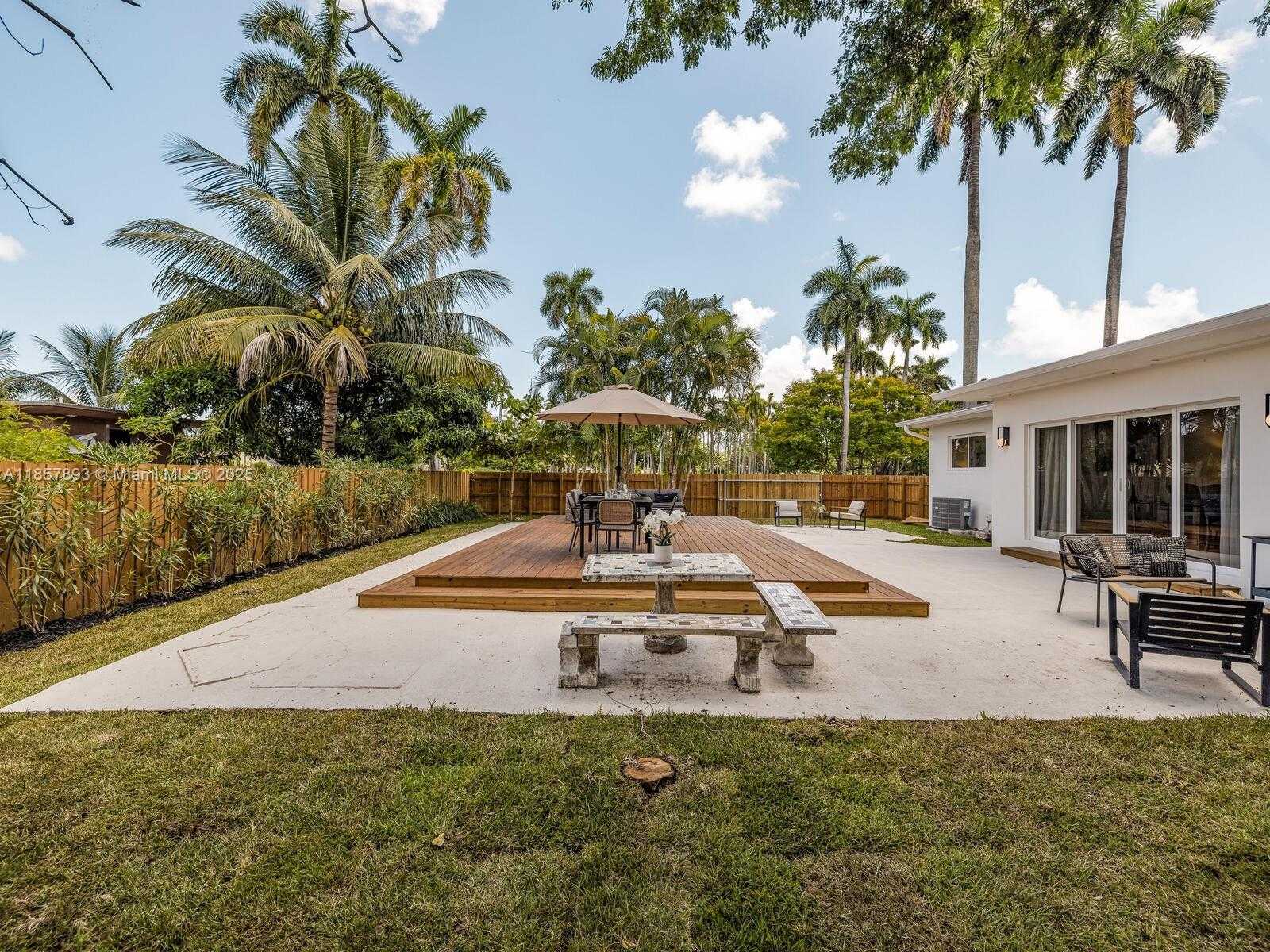 Small Image of 1371 NORTH EAST 115TH ST, Miami Number 36