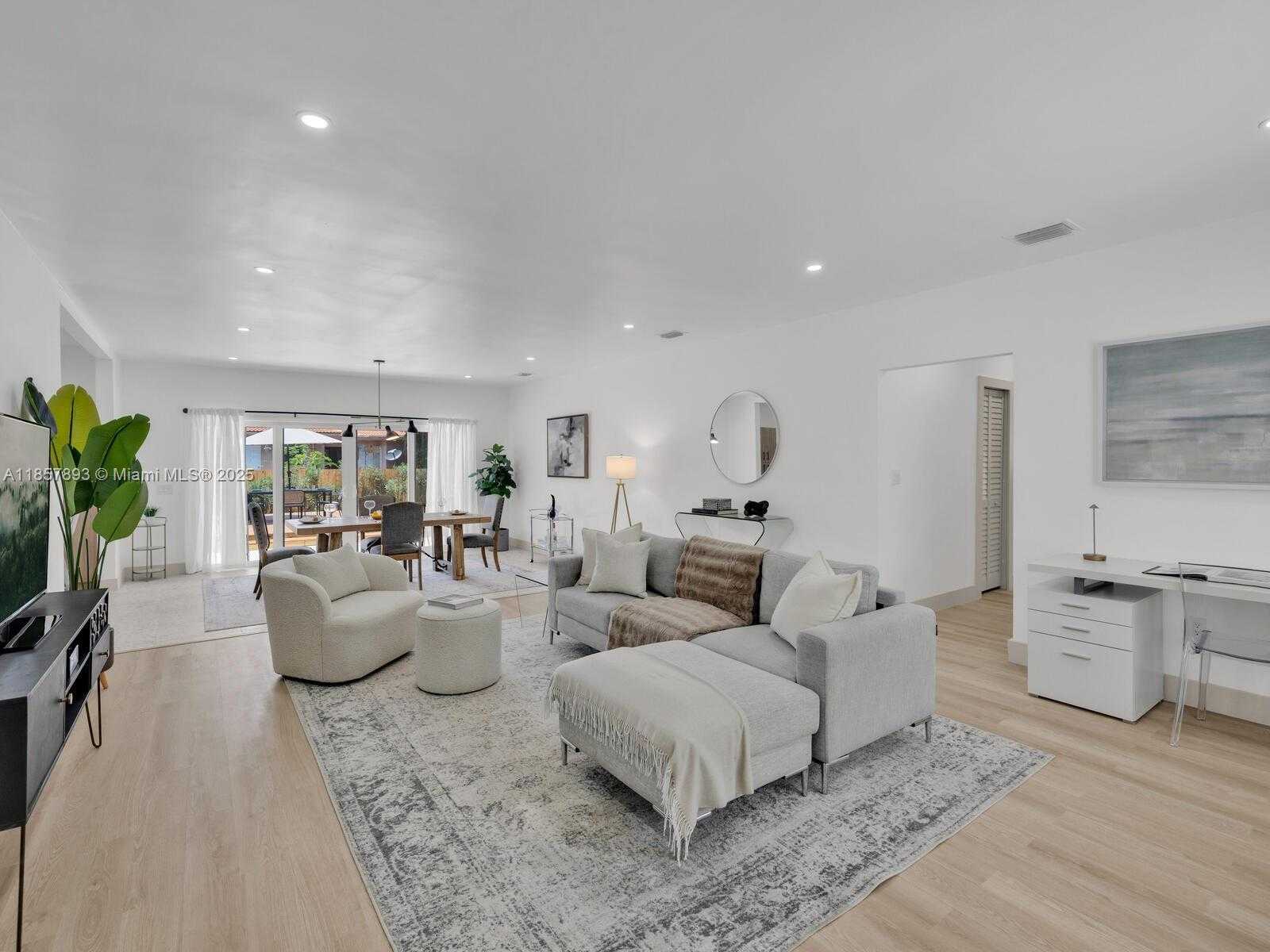 Small Image of 1371 NORTH EAST 115TH ST, Miami Number 4