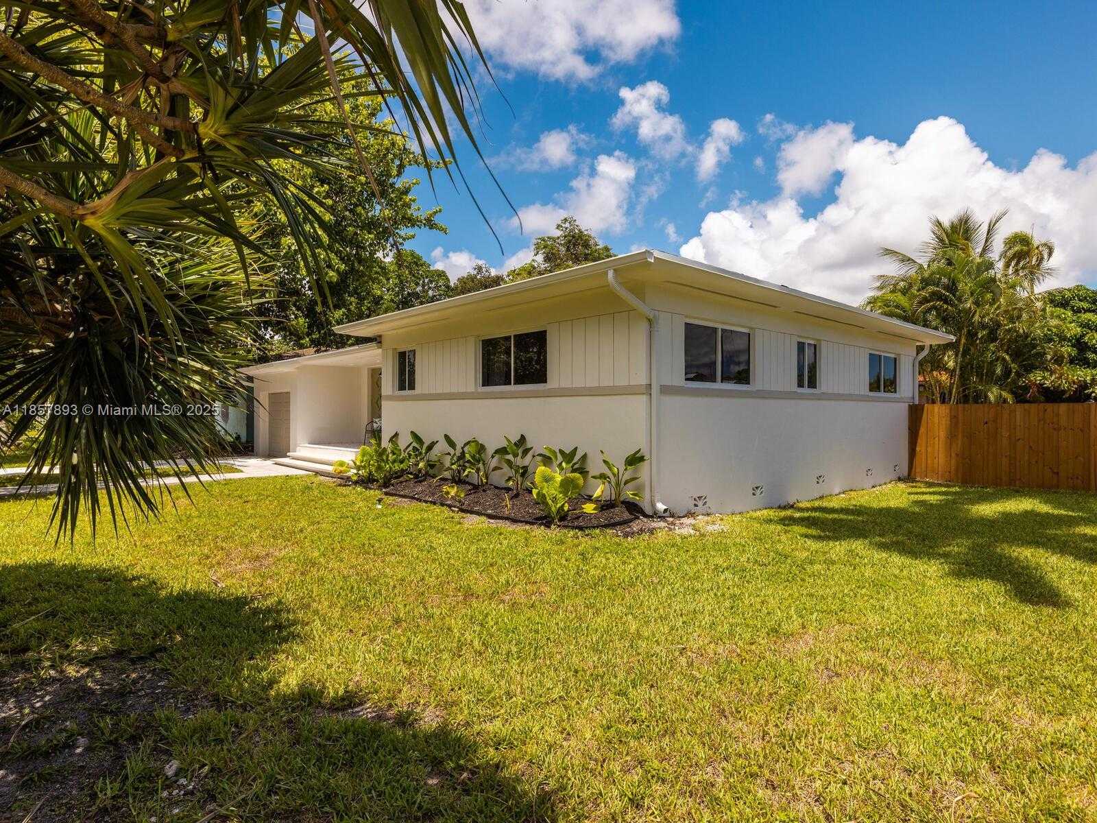 Small Image of 1371 NORTH EAST 115TH ST, Miami Number 7