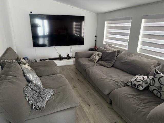 Small Image of 8950 SOUTH WEST 197TH ST, Cutler Bay Number 5