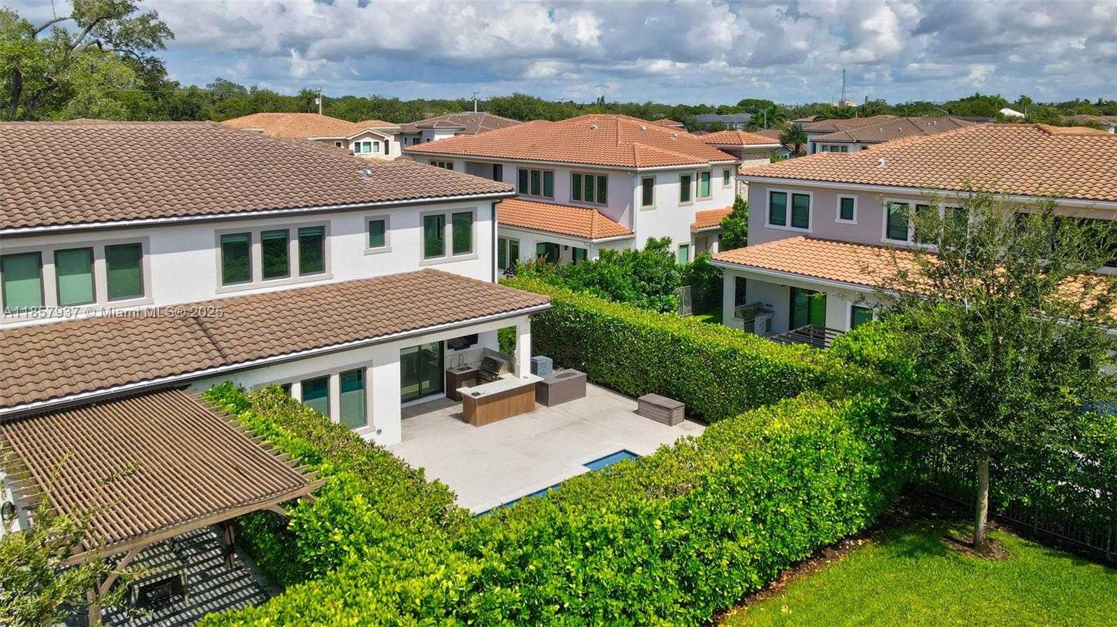 Small Image of 5952 WEST BROOKFIELD CIR W, Hollywood Number 13