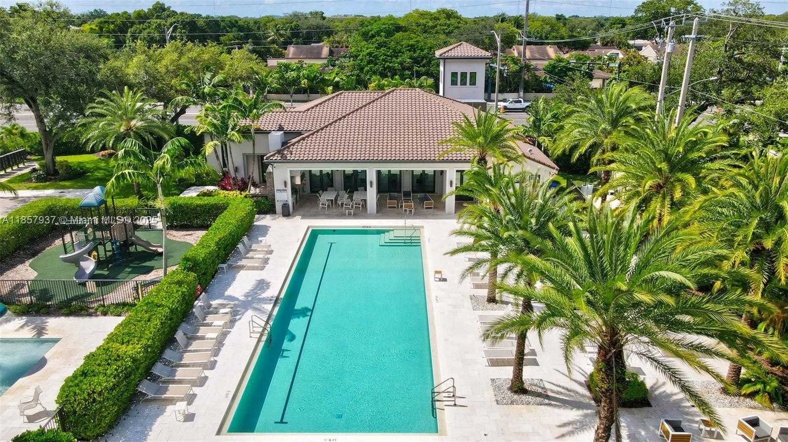 Small Image of 5952 WEST BROOKFIELD CIR W, Hollywood Number 16