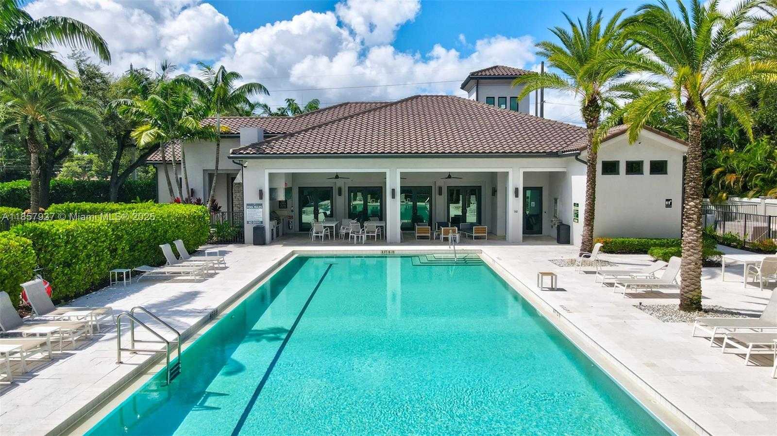 Small Image of 5952 WEST BROOKFIELD CIR W, Hollywood Number 17