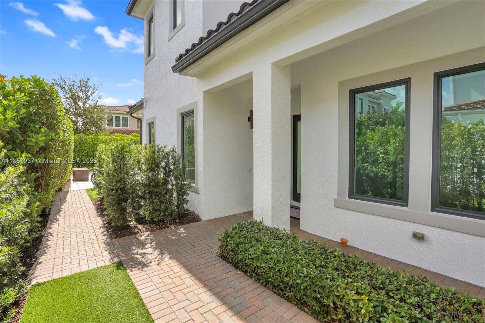 Small Image of 5952 WEST BROOKFIELD CIR W, Hollywood Number 20