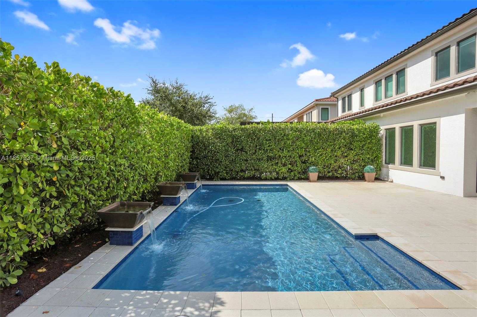 Small Image of 5952 WEST BROOKFIELD CIR W, Hollywood Number 23