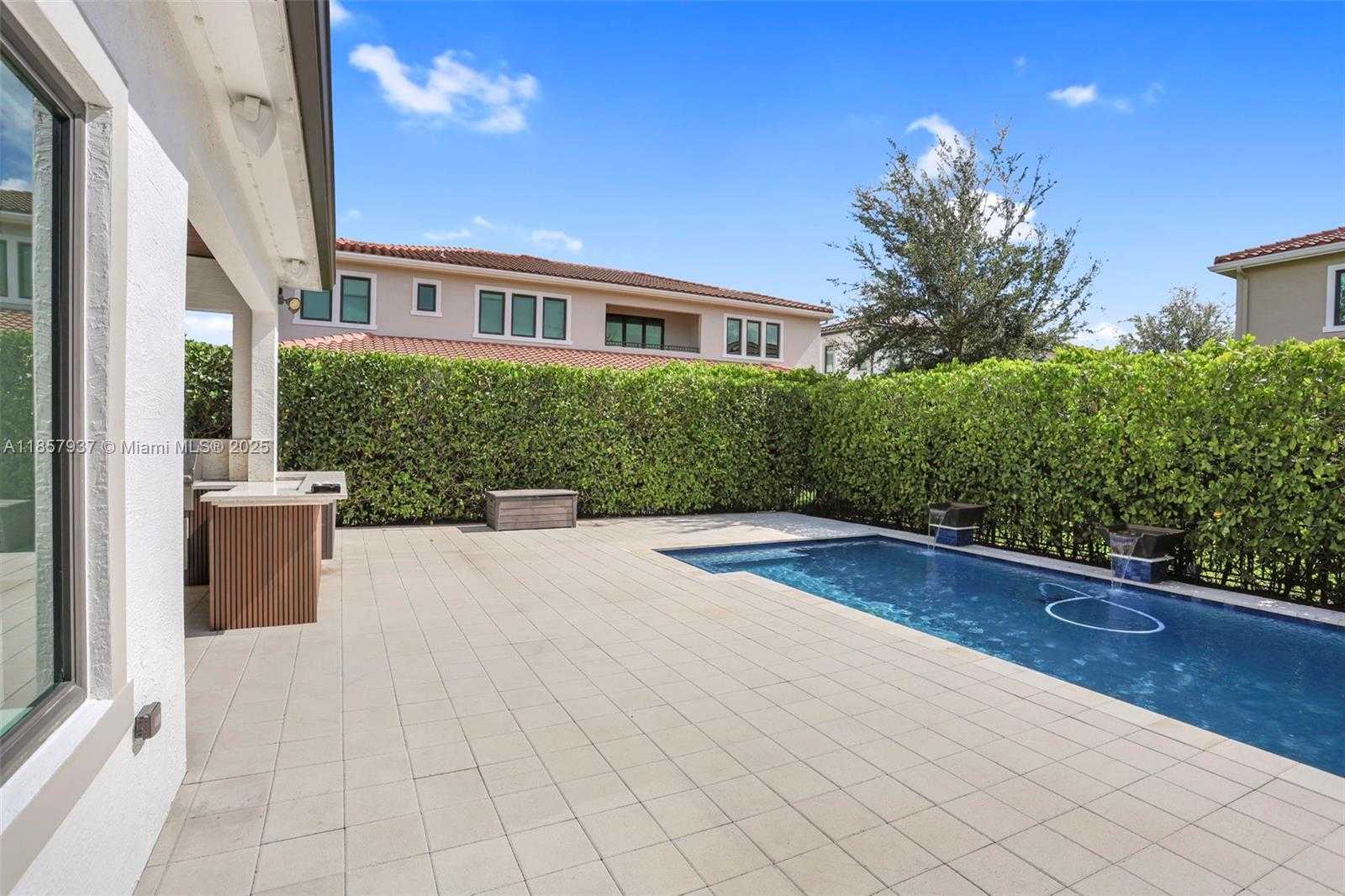 Small Image of 5952 WEST BROOKFIELD CIR W, Hollywood Number 24