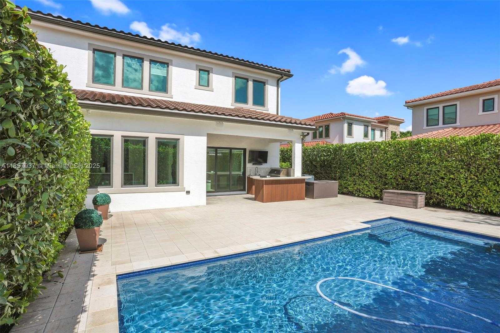 Small Image of 5952 WEST BROOKFIELD CIR W, Hollywood Number 25