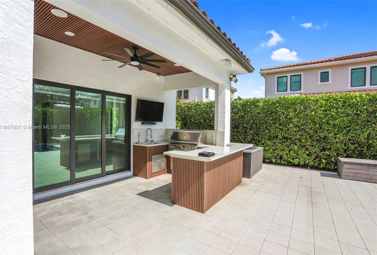 Small Image of 5952 WEST BROOKFIELD CIR W, Hollywood Number 26