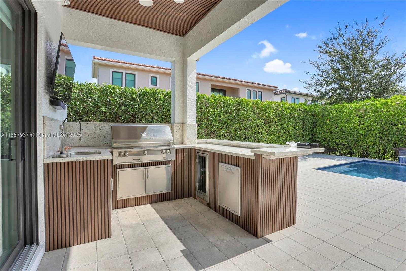 Small Image of 5952 WEST BROOKFIELD CIR W, Hollywood Number 27