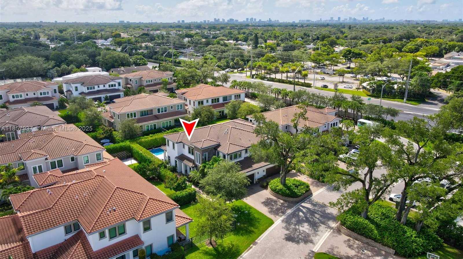 Small Image of 5952 WEST BROOKFIELD CIR W, Hollywood Number 3